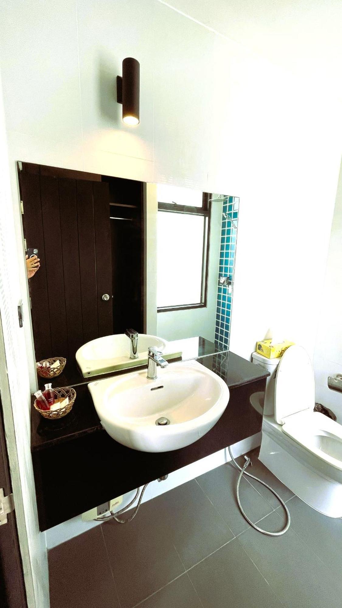 Rockstar Beach Apartments Pantai Bangrak Luaran gambar