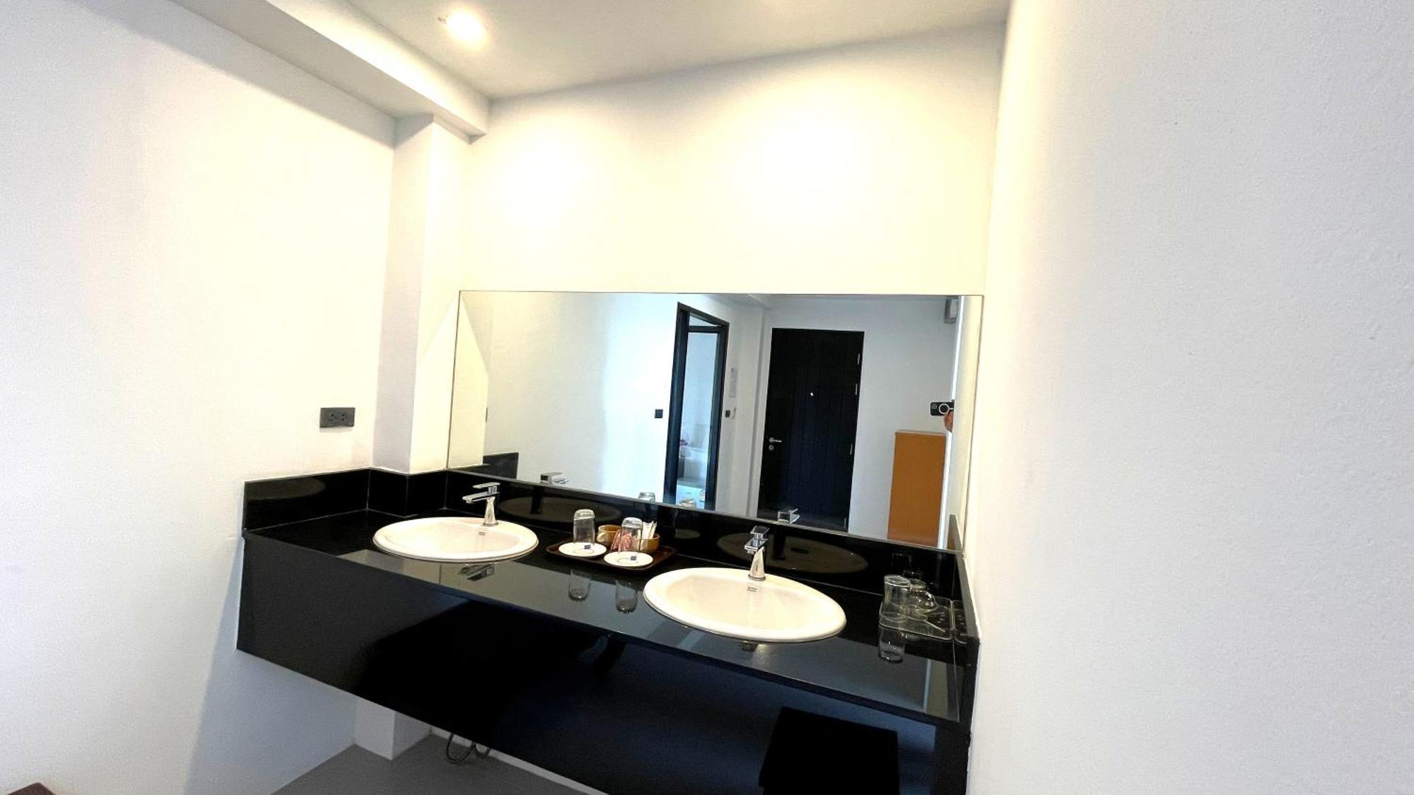 Rockstar Beach Apartments Pantai Bangrak Luaran gambar
