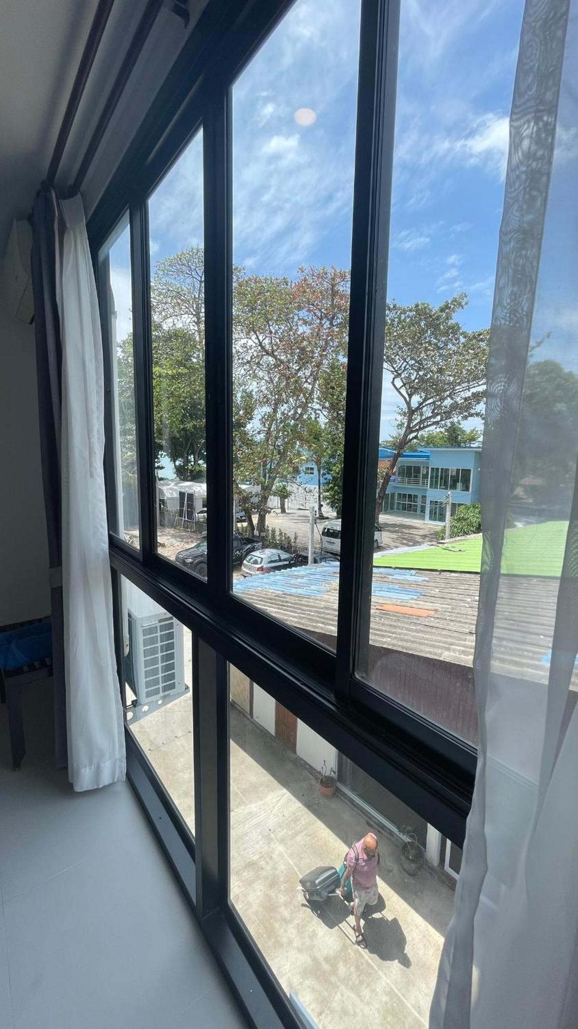 Rockstar Beach Apartments Pantai Bangrak Luaran gambar