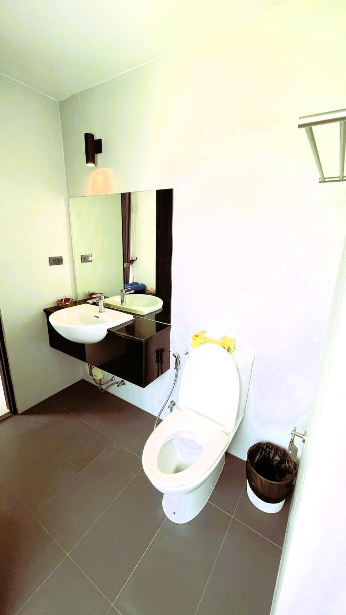 Rockstar Beach Apartments Pantai Bangrak Luaran gambar