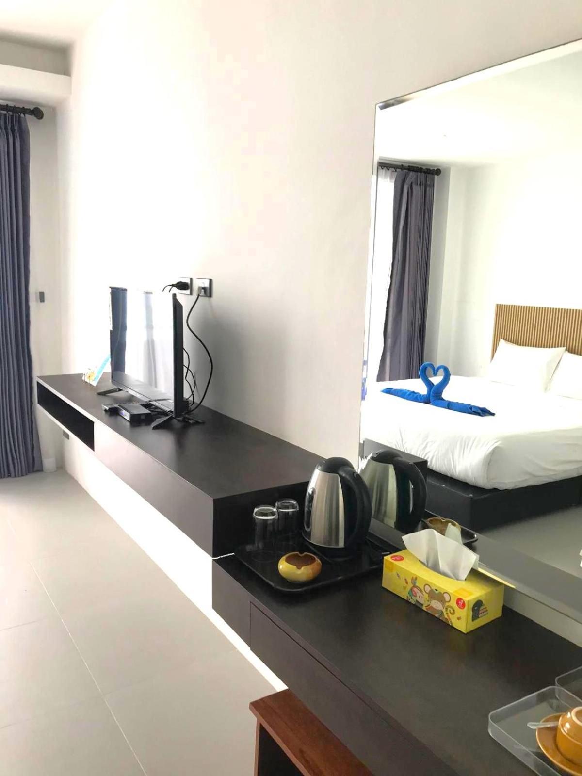 Rockstar Beach Apartments Pantai Bangrak Luaran gambar