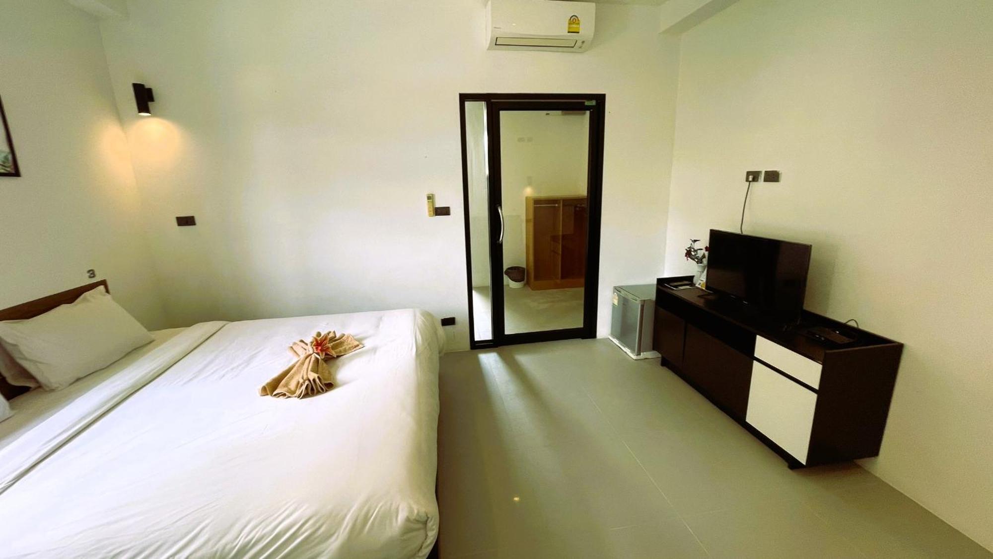Rockstar Beach Apartments Pantai Bangrak Luaran gambar